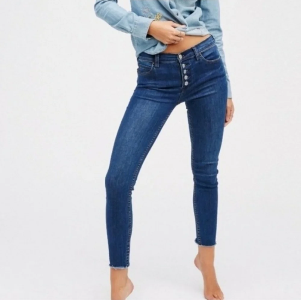 Free People Skinny Jeans Size 26 Dark Blue Exposed Fly Raw Hems Minimalist Jeans